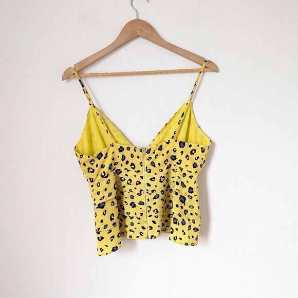 Superdown Revolve neon yellow leopard print Poppy layered peplum ruffle crop top - Picture 5 of 6